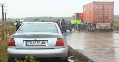 Galerie FOTO / Fapte de "vitejie" cu mașini bulgărești. A fugit de la locul accidentului și a intrat sub un tir. Șoferul: beat și fără permis - 3