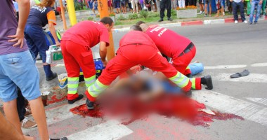 Atenție, imagini ȘOCANTE! Carnagiu în Tomis III. Pietoni spulberați de pe trecere de un șofer care făcuse infarct / VIDEO - 4