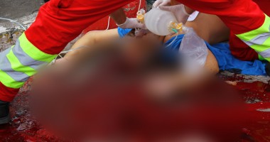 Atenție, imagini ȘOCANTE! Carnagiu în Tomis III. Pietoni spulberați de pe trecere de un șofer care făcuse infarct / VIDEO - 5