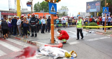Atenție, imagini ȘOCANTE! Carnagiu în Tomis III. Pietoni spulberați de pe trecere de un șofer care făcuse infarct / VIDEO - 8