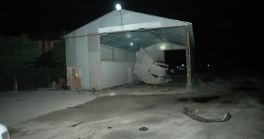 IMAGINI TERIBILE! Un bărbat BEAT ȘI FĂRĂ PERMIS a făcut praf o spălătorie auto - 4
