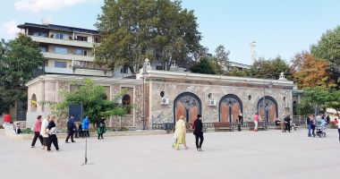 Incident neobișnuit. Bărbat căzut peste balustrada Acvariului constănțean