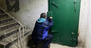 Stire din Social : FOTO/VIDEO - Buncărele antiaeriene din Constanţa, ferecate, ruginite şi renovate pe sărite