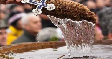 În dimineața zilei de Sfântul Ion, fiecare om trebuie să se stropească cu agheasmă nouă - 2