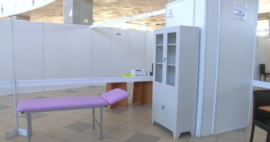 A început vaccinarea cu Moderna. Astăzi s-a deschis şi centrul de la Pavilionul Expozițional - 3
