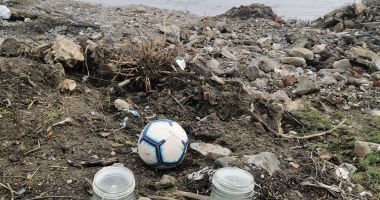 Alertă de poluare. Microplastic descoperit în Lacul Razim - 2