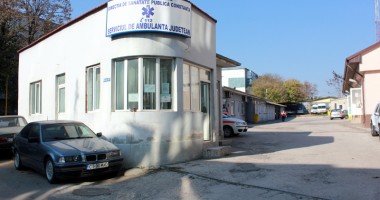 Stire din Eveniment : De ce sună constănțenii la Ambulanță? "Miroase a gaze pe scară"