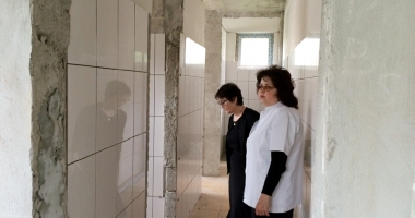 Stire din Cultură-Educație : "Ruina" din Inel! Apel disperat al părinților și cadrelor didactice de la Grădinița 47