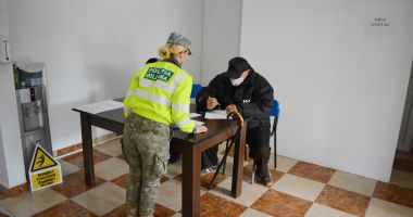 Stire din Social : Armata vaccinează populaţia din mediul rural. „Centrul nostru nu a putut fi folosit, din lipsă de medici!”