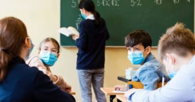 Stire din Cultură-Educație : Profesorii constănțeni nu au renunțat la zilele libere de dragul asamblării testelor de salivă