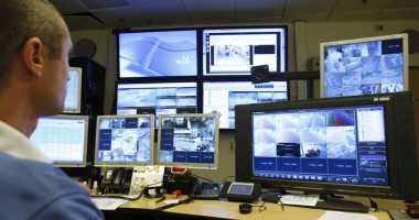 Stire din Eveniment : Puteți vorbi liniștiți. Procurorii nu mai pot intercepta telefoanele