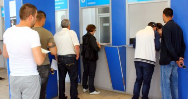 Stire din Eveniment : A trecut criza? Serviciul de Înmatriculări Auto lucrează la foc automat!