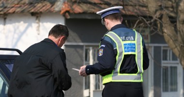 Stire din Eveniment : Polițistul de la rutieră, mic, galben și rău! Rupe totul cu amenzi