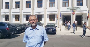 Stire din Politică-Administrație : AUR Constanţa continuă strângerea semnăturilor pentru demiterea primarului Vergil Chiţac. „Avem aproape 12.000”