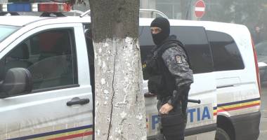 Stire din Eveniment : Averea ascunsă a unei grupări de proxeneți  din Constanța: arsenal de luptă și ducați de aur