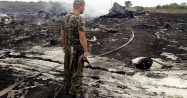 Stire din Eveniment : Fost pilot militar constănțean:  "Avionul Boeing nu a fost doborât  de rachetă. Bomba s-a aflat la bord"