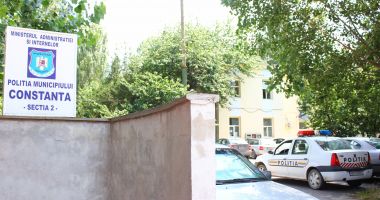 Stire din Eveniment : Ce a depistat Avocatul Poporului în cazul elevilor „săltați” din curtea școlii și duși la Poliție