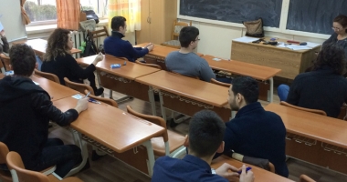 Stire din Cultură-Educație : Bacalaureatul de toamnă. Doar jumătate din cei respinși revin în examen