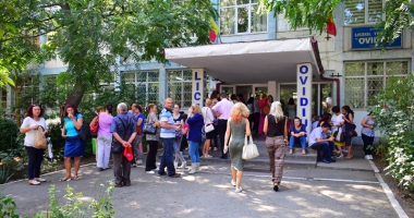 Stire din Cultură-Educație : Bătălia pe catedrele constănțene s-a dat pe ultima redută. Beleaua trece în "administrarea" directorilor
