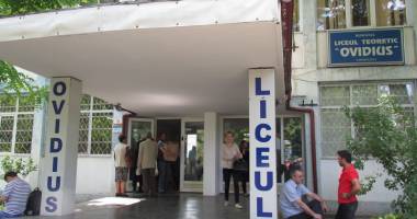 Stire din Cultură-Educație : Bătălie pentru clasa a V-a, la liceele de top din Constanța. Trei elevi  pe un loc