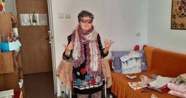 Stire din Social : Artista din căminul de bătrâni. Unei foste educatoare, de 80 de ani, îi ies din mâini adevărate opere de artă