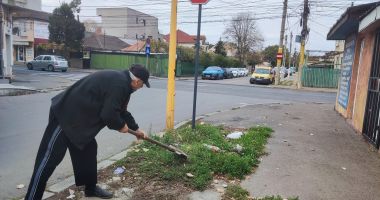Stire din Social : Suferințe pe trotuarele din zona Casei de Cultură. "Mă lupt cu morile de vânt!"