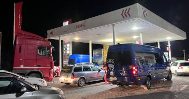 Haos la benzinării! Cine a alimentat isteria şi cine a profitat de pe urma ei. "Nu vom permite specula!" - 4