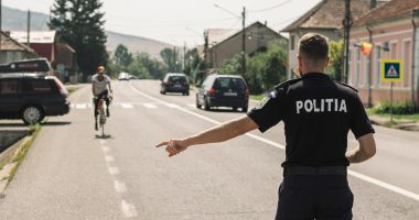 Stire din Eveniment : Bicicliștii au ajuns teribiliștii șoselelor! „O iau pe urmele motocicliștilor, vor să fie kamikaze!”