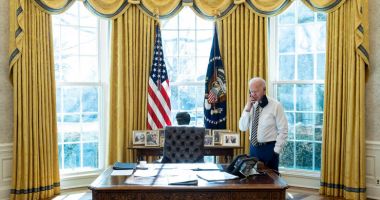 Stire din Actualitate : Joe Biden, invitat la Kiev în următoarele zile. Președintele SUA l-a sunat pe Zelenski