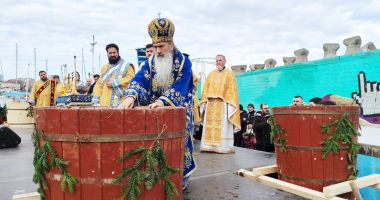 Stire din Cultură-Educație : IPS Teodosie: "De n-am avea botezul, n-am avea iertarea păcatelor"