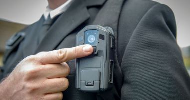 Stire din Eveniment : După mașini de poliție ca în Germania, vin bodycam-uri ca în Anglia!