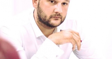 Stire din Politică-Administrație : "Comuna Gârliciu este proverbialul sat fără câini din județul Constanța. Primarul PSD e mut"