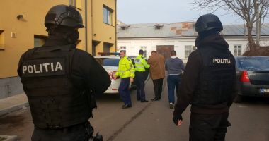 Stire din Eveniment : Proiect pilot: brățări electronice pentru monitorizarea arestaților la domiciliu și agresorilor