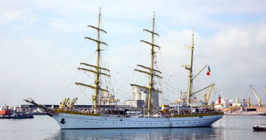 Stire din Eveniment : Bricul Mircea, toate pânzele sus spre cea mai mare regată din Marea Neagră
