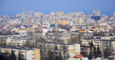 Bulevardul Aurel Vlaicu se transformă în zonă rezidenţială. Apar cartiere de blocuri cu 20 de etaje - 2
