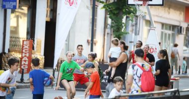 Stire din Cultură-Educație : Bulevardul Tomis, pietonal în week-end. Dansuri, muzică, sport şi cărţi bune, în centrul municipiului