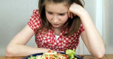 Stire din Sănătate : Bulimia afectează dramatic sănătatea. "Stima de sine a copiilor este influențată de părinți"