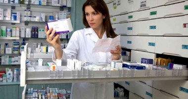 Stire din Sănătate : Medicamentele ieftine, scoase din farmaciile din România. "Băieții deștepți le duc acolo unde se fac bani"