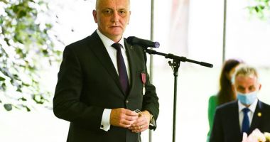 Stire din Cultură-Educație : Cum tranșează Sorin Cîmpeanu, incisiv, scandalul burselor de merit