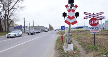 Stire din Social : Stâlpișori și covor antiderapant. Trecerile la nivel cu calea ferată din Constanța - modernizate!
