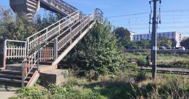 Stire din Eveniment : „Bulevard” peste liniile de cale ferată. Nicio sancțiune pentru cei care își pun viața în pericol!