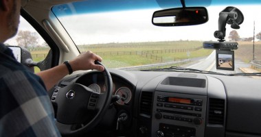 Stire din Eveniment : Cum te poate scoate din ÎNCURCĂTURĂ O CAMERĂ VIDEO instalată în mașină