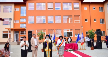 Stire din Cultură-Educație : Ce nu a fost în stare Constanța, s-a făcut la Cumpăna. Campus la standarde occidentale pentru elevi