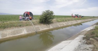 Directorul ANIF, Lia Nedea, supărat pe primari. „Canalele de irigaţii nu sunt gropi de gunoi!” - 2