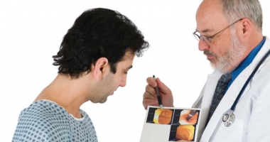 Stire din Sănătate : Ce produce cancerul de vezică urinară. Riscurile sunt la tot pasul