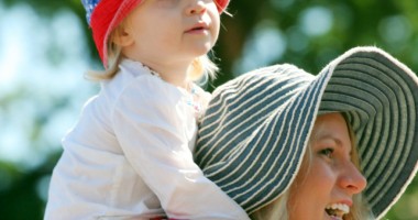 Stire din Cetățenești : Când și de ce este obligată familia să-i spună copilului că e înfiat