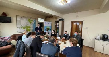 Stire din Social : Caravanele asistenței sociale au ajuns în localitățile Ion Corvin și Dobromir