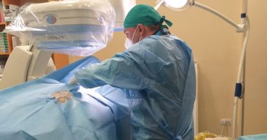 Stire din Social : Medicii constănţeni au realizat o cardiostimulare la un pacient cu  Covid-19. „I s-a oprit inima de vreo 3-4 ori”