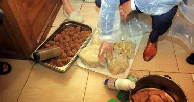 Stire din Social : Dezastru în restaurantele din Mamaia. Tone de carne stricată, confiscate