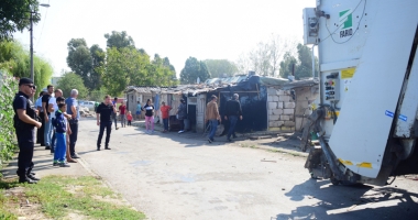 Focar de infecție în cartierul Palas.  Cine și de ce i-o fi adus pe romi acolo… - 12
